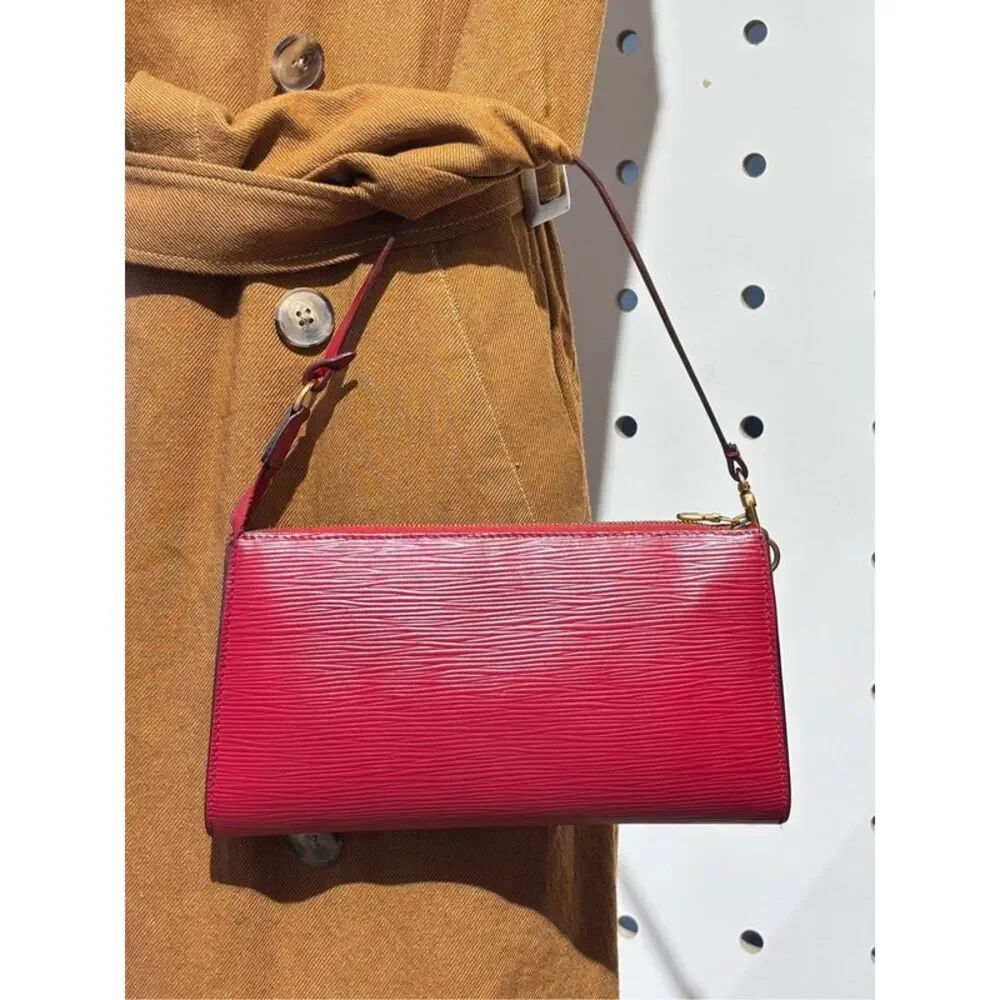 Louis Vuitton Women Pre-Loved Bag Very Good Condition